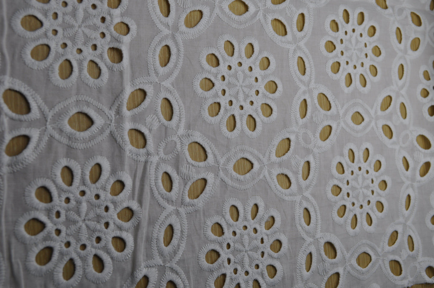 Ojalillos Bordados